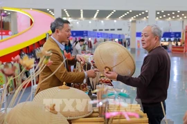 La Feria de Primavera 2026 cuenta con una amplia variedad de stands de pueblos artesanales con más de 100 años de historia (Foto: VNA)