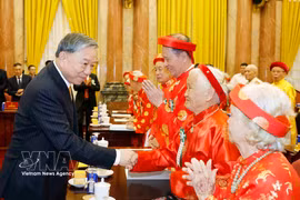 El secretario general del Partido Comunista de Vietnam y presidente del país, To Lam, saluda a los delegados. (Foto: VNA)