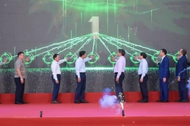 Acto de inauguración de la primera línea de envasado de alimentos en papel Tetra Recart® en Vietnam (Foto: nhandan.vn)