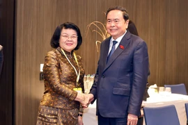 El presidente de la Asamblea Nacional de Vietnam, Tran Thanh Man, se reúne con su homóloga camboyana, Khuon Sudary. (Foto: VNA)