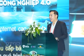 El coronel Nguyen Dinh Do Thi, del Departamento de Ciberseguridad y Prevención de Delitos de Alta Tecnología (A05) del Ministerio de Seguridad Pública, interviene en la cita (Foto: VNA)