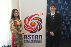 Los estudiantes de relaciones internacionales Pedro Toscano, de la Universidad de Palermo, y Florencia Camila Gómez, de la Universidad del Salvador (USAL-UB) (Foto: Cortesía de la Embajada de Vietnam en Argentina)