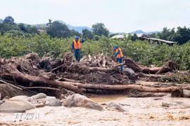 Las autoridades buscan urgentemente a los desaparecidos en la comuna de Chieng So (Foto: VNA)