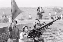 Hanoi-Dien Bien Phu en el aire: Victoria de la valentía y el intelecto vietnamita