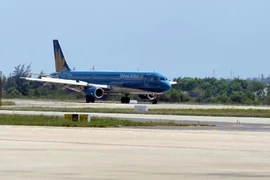 Una avión despega del Aeropuerto Internacional de Phu Quoc. (Foto: VNA)