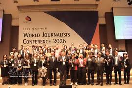 Representantes de medios de comunicación de diversos países asisten a la Conferencia Mundial de Periodistas 2026. (Foto: VNA)