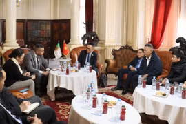 Panorama de la reunión en la Cámara de Comercio e Industria de la provincia argelina de Orán (Foto: VNA)