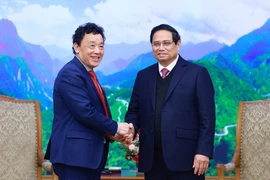 El primer ministro vietnamita, Pham Minh Chinh (derecha), recibe al director general de la FAO, Qu Dongyu (Foto: VNA)