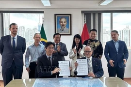 En el acto de rúbrica (Foto: Cortesía de la Embajada de Vietnam en Brasil)