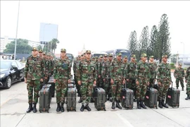 Oficiales y soldados del Ejército Real de Camboya en el Puesto Fronterizo Internacional de Moc Bai (Foto: VNA)