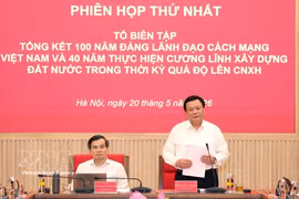 Nguyen Xuan Thang, presidente del Consejo Teórico Central y jefe del Equipo de Redacción, interviene en la cita (Foto: VNA)