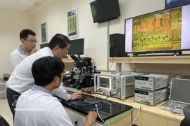 Un laboratorio de microcircuitos y sistemas de alta frecuencia de la Universidad de Tecnología de Ciudad Ho Chi Minh (Foto: VNA)