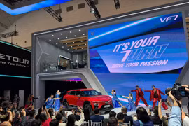 VinFast lanza el modelo de auto eléctrico VF 7 en Indonesia