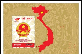 La hoja de recuerdo muestra el emblema nacional de la República Socialista de Vietnam junto a un mapa del país (Foto: VNA)