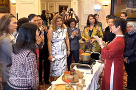 La chef Anna Le comparte sus secretos para preparar platos vegetarianos vietnamitas. (Foto: VNA)