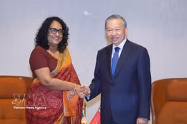 El secretario general del Partido Comunista y presidente de Vietnam, To Lam, se reúne con la primera ministra de Sri Lanka, Harini Amarasuriya. (Foto: VNA)