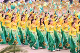 Mujeres vietnamita marchan en el desfile (Foto: VNA)