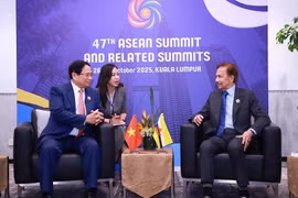 El primer ministro de Vietnam, Pham Minh Chinh (izquierda), se reúne con el sultán de Brunéi, Haji Hassanal Bolkiah (Foto: VNA)