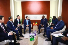 Una reunión entre el primer ministro vietnamita, Pham Minh Chinh, y su homólogo senegalés, Ousmane Sonko (Foto: VNA)
