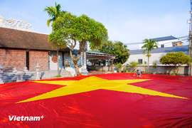 80.º aniversario del Día Nacional: Aldeas de Hanoi se tiñen de rojo con banderas nacionales