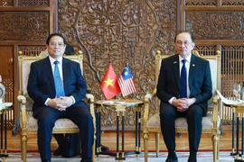 El primer ministro de Vietnam, Pham Minh Chinh (izquierda), y su homólogo de Malasia, Anwar Ibrahim (Foto: VNA)
