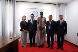 El vicepresidente de la Asamblea Nacional de Vietnam, Nguyen Hong Dien, se reúne con la presidenta de la Unión Interparlamentaria, Tulia Ackson. (Fuente: Cancillería)