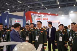Representantes vietnamitas en el evento. (Fuente: qdnd.vn)