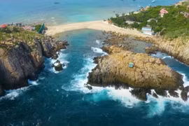 Isla de Yen en la ciudad de Nha Trang. (Fuente: Captura de pantalla del videoclip "Nha Trang - Khanh Hoa: ¡Tocando tu corazón!")