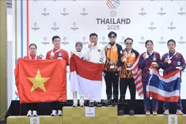 El dúo vietnamita Trinh Thu Vinh – Pham Quang Huy obtuvo la medalla de plata en la prueba de pistola de aire a 10 m por equipos mixtos. (Fuente: VNA)