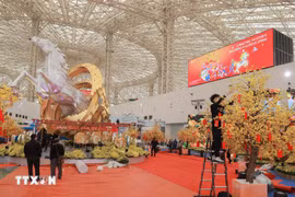 Visitantes en la primera Feria de Primavera. (Fuente: VNA)