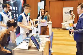 Empresas exhiben soluciones de transformación digital en el festival de transformación digital de Ciudad Ho Chi Minh. (Foto: nhandan.vn)