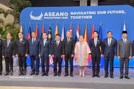 Los cancilleres de la ASEAN+3 posan para una foto. (Fuente: VNA)