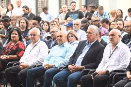 El primer secretario del Comité Central del Partido Comunista de Cuba y presidente de la República, Miguel Díaz-Canel Bermúdez (segundo desde la derecha) en el acto. (Fuente: VNA)