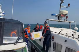 Representantes de la Guardia Costera de Vietnam y su homóloga china en el cuarto patrullaje conjunto. (Fuente: VNA)