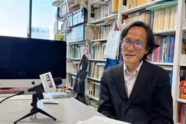 El profesor Shimizu Masaaki, de la Universidad de Osaka, Japón, en la entrevista. (Fuente: VNA)