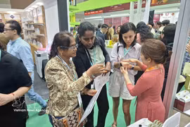 Además de las bebidas, los productos de belleza y salud elaborados a partir de frutas en Dak Lak también están atrayendo la atención de los clientes malayos. (Fuente: VNA)