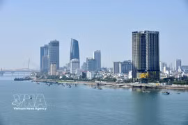 Muchas empresas privadas están invirtiendo en los sectores de servicios e inmobiliario en la ciudad de Da Nang. (Foto: VNA)