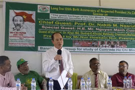 El embajador vietnamita en Bangladés, Nguyen Manh Cuong, habla en el evento. (Fuente: VNA)