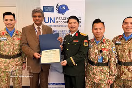 El Departamento de Mantenimiento de la Paz de Vietnam recibe certificado de reconocimiento de las Naciones Unidas. (Fuente: iNTERNET)