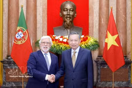 El secretario general del Partido Comunista y presidente de Vietnam, To Lam, recibe al embajador de Portugal en el país, Joaquim Alberto De Sousa Moreira De Lemos. (Fuente: VNA)
