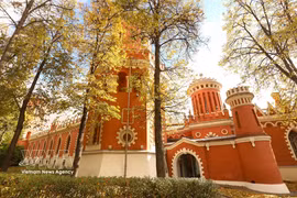 El Palacio de Viajes Petrovsky de Moscú luce radiante en el dorado otoño. (Fuente: VNA)