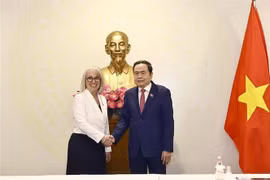 El presidente de la Asamblea Nacional de Vietnam, Tran Thanh Man, recibió a Caroline St-Hilaire, directora general de la Organización Internacional de la Francofonía. (Fuente: VNA)