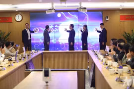 Los delegados realizaron la ceremonia de lanzamiento del Portal. (Fuente: qdnv.vn)