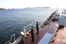 El barco 015 sale del puerto de Jinhae. (Fuente: qdnd.vn)