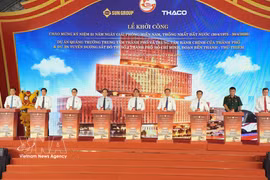 Ceremonia de colocación de la primera piedra del proyecto de la Plaza del Centro Administrativo de Ciudad Ho Chi Minh y del proyecto de la Línea 2 del Metro, tramo Ben Thanh – Thu Thiem. (Fuente: VNA)