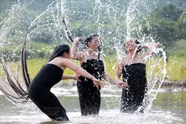 Bañarse en arroyos, una costumbre de la gente del noroeste de Vietnam