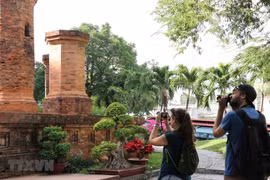 Turistas rusos en la Torre Ponagar, en la provincia de Khanh Hoa. (Fuente: Vietnamplus)