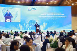 El primer ministro vietnamita, Pham Minh Chinh, habla en el evento. (Fuente: VNA)