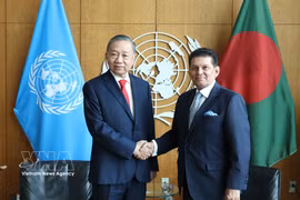 El secretario general del Partido Comunista de Vietnam (PCV) y presidente de la República, To Lam, y el presidente de la 81ª Asamblea General de la ONU, Khalilur Rahman. (Fuente: VNA)