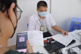 Realizan el pago sin efectivo de gastos hospitalarios (Fuente: qdnd.vn)